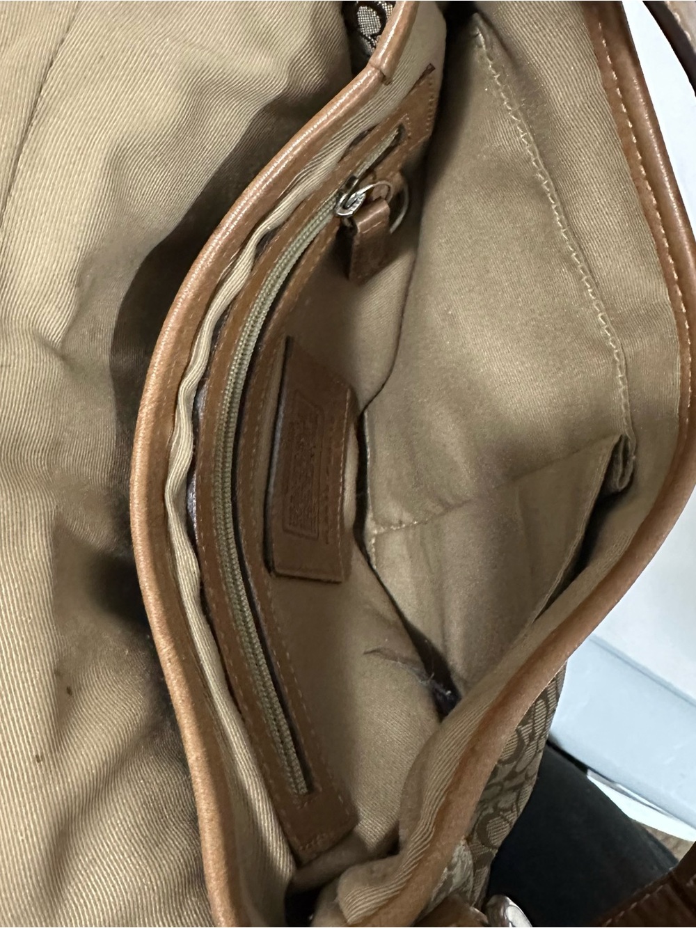 Vintage Coach Soho Signature Jacquard Shoulder Bag with Tan Leather Trim - Picture 7 of 8